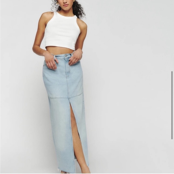 NEW! REFORMATION Tazz Tahoe Light Wash
Denim Maxi Skirt, SIZE 27 1106 - Picture 4 of 9